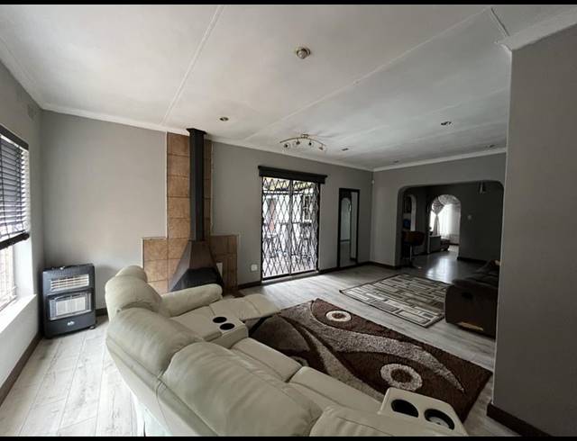 3 BEDROOM PROPERTY TO RENT IN BONAERO PARK